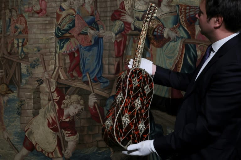 La casa de subastas Christie's presenta el 14 de noviembre de 2023 en París una guitarra fabricada en 1692 por el lutier Jean-Baptiste Voboam que perteneció al sobrino del rey Luis XIV (Alain Jocard)