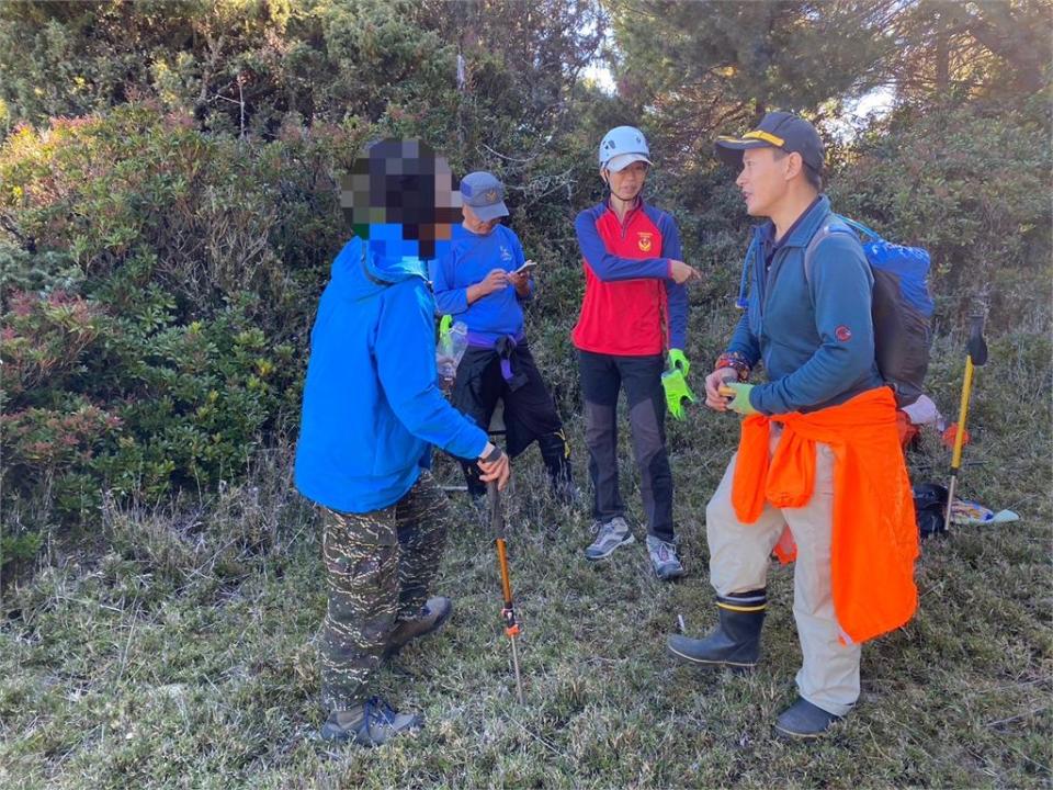 脫隊獨自攻頂！女攀爬「喀西帕南山」失聯6天　躲樹洞吸藻類獲救