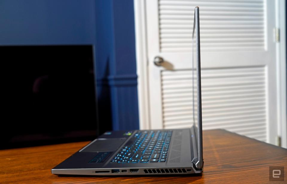 <p>Acer Predator Triton 500 SE side profile</p>
