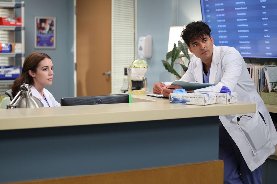 GREY’S ANATOMY - “Gunpowder and Lead” - Amelia takes her personal problems out on her work colleagues, and the threats against Bailey come to a terrifying head. Lucas and Jules make a risky decision on a patient, and Mika struggles with burnout. THURSDAY, APRIL 20 (9:00-10:01 p.m. EDT), on ABC. (ABC/Raymond Liu) ADELAIDE KANE, NIKO TERHO