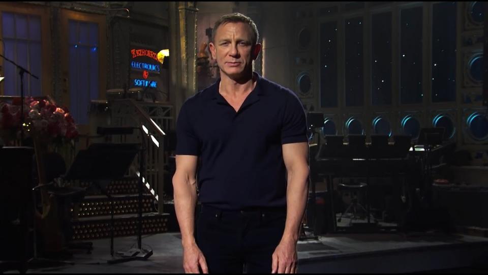 Daniel Craig about to introduce the musical act The Weeknd on Saturday Night Live.