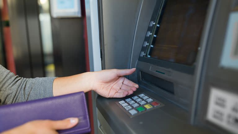 Algunos bancos permiten aumentar el límite de extracción diario de los cajeros automáticos a través de Home Banking