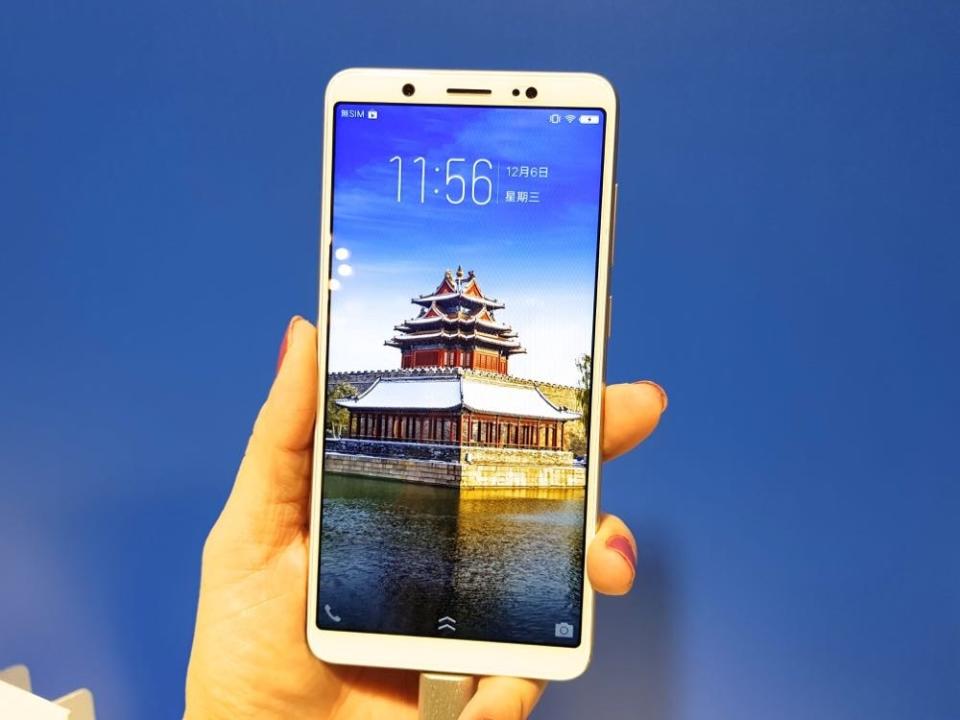 全球第五大手機品牌 VIVO 登台！V7/V7+ NT$9,900 元起