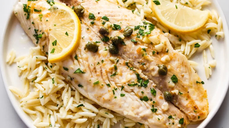White fish with rice and lemon slices