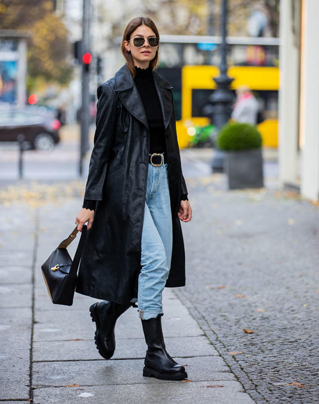 Mom jeans and stretch black boots women fashion style outfit