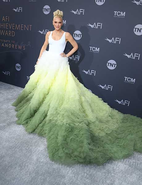 gwen-stefani-feathered-gown