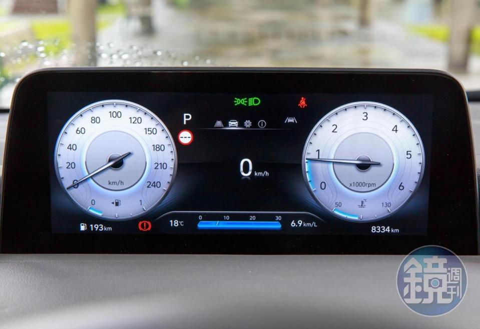 10.25吋數位儀表，可顯示多種風格與駕駛資訊。