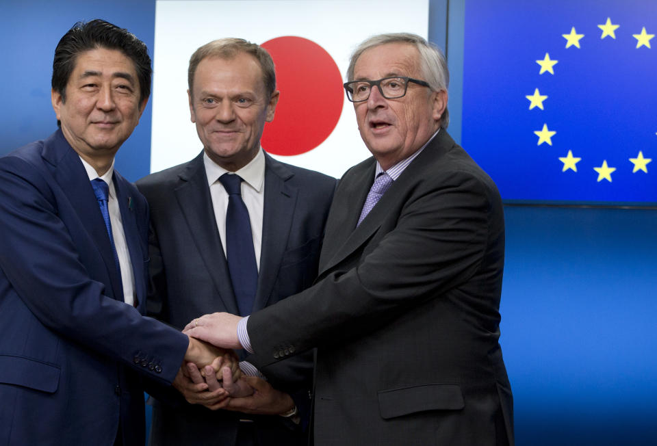 European Commission President Jean-Claude Juncker, right, and European Council President Donald Tusk, center, greet Japanese Prime Minister Shinzo Abe during a meeting at the Europa building in Brussels on Tuesday, March 21, 2017. Abe is on a one day visit to meet with EU officials. (AP Photo/Virginia Mayo)