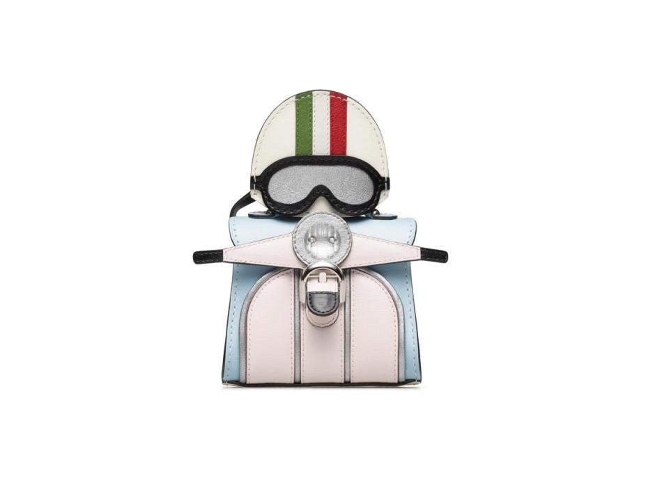代表米蘭的Miniatures Dolce Vita Motoretta裝飾包袋 NT$40,000 Delvaux。（Delvaux提供）