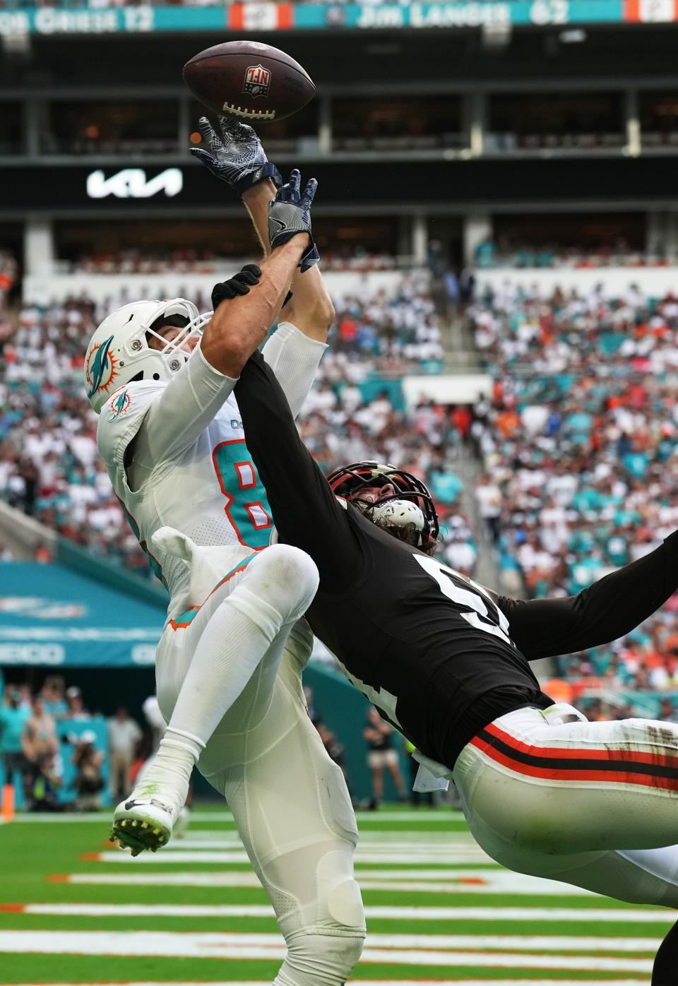 Cleveland Browns linebacker Jordan Kunaszyk (51) tips the ball away from Miami Dolphins tight end Mike Gesicki (88) on Nov. 13, 2022,  in Miami.