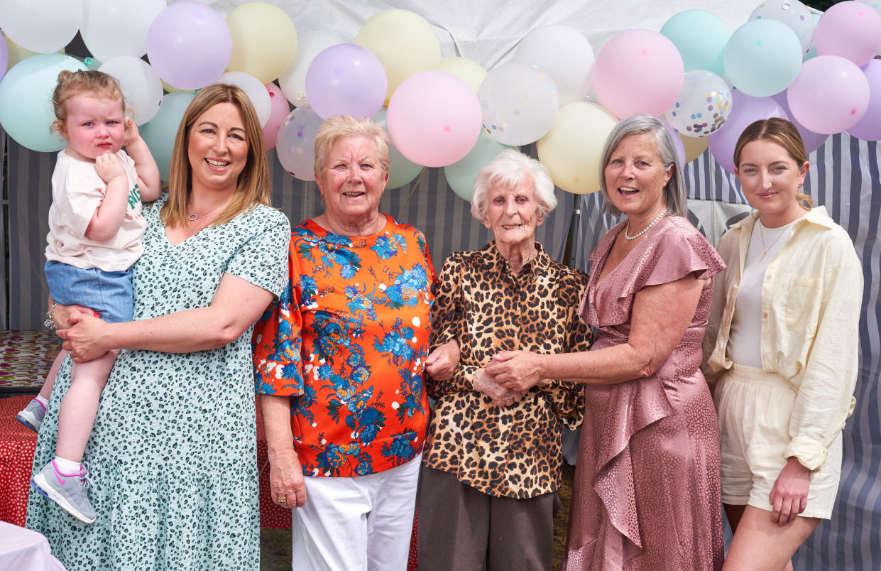 Six generations of women in the same family are celebrating their great-great-great grandmother's 100th birthday. L-R Joanne holding Amelia, Carol, Rose, Sarah and Sophie. (Caters)
