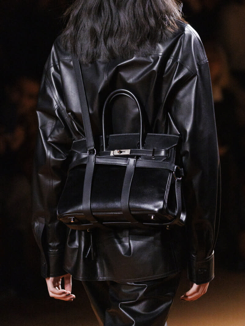 2023秋冬，Hermès將明星手袋柏金包加上背袋設計