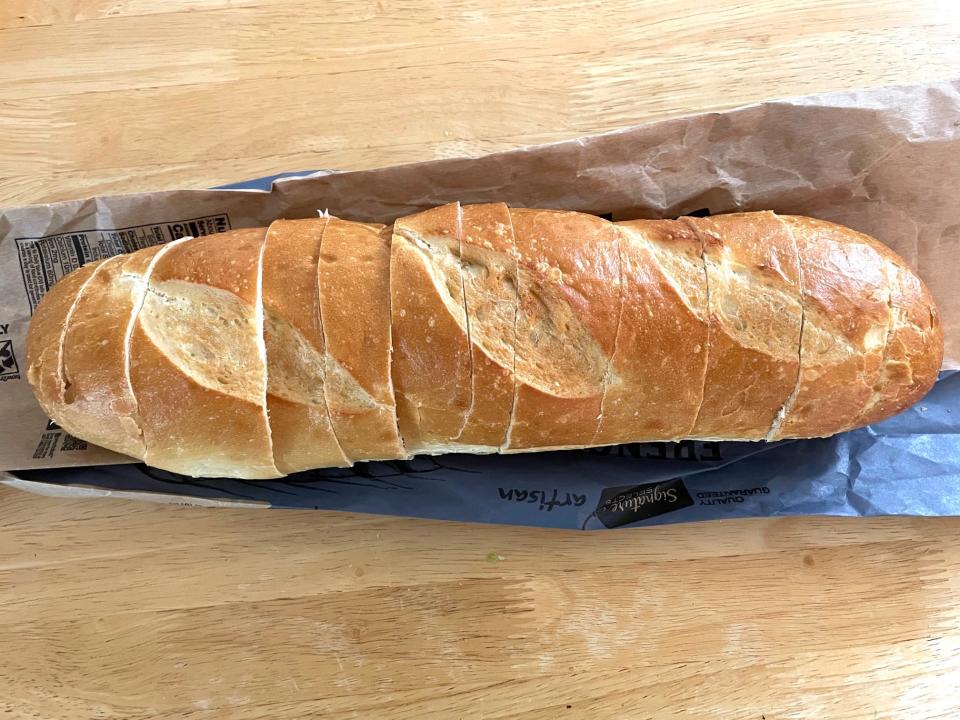 Cutting Martha Stewart's garlic bread