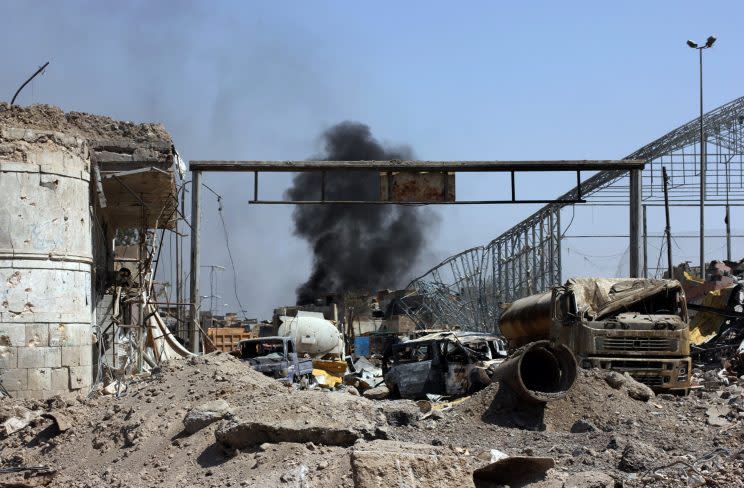 Another airstrike hits the Old City neighborhood in Mosul. (Ash Gallagher for Yahoo News)