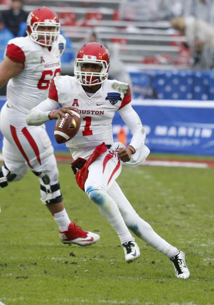 Houston quarterback Greg Ward Jr. (1) scrambles with the ball during the second quarter of the Armed Forces Bowl NCAA college football game against Pittsburgh, Friday, Jan. 2, 2015, in Fort Worth, Texas (AP Photo/Sharon Ellman)