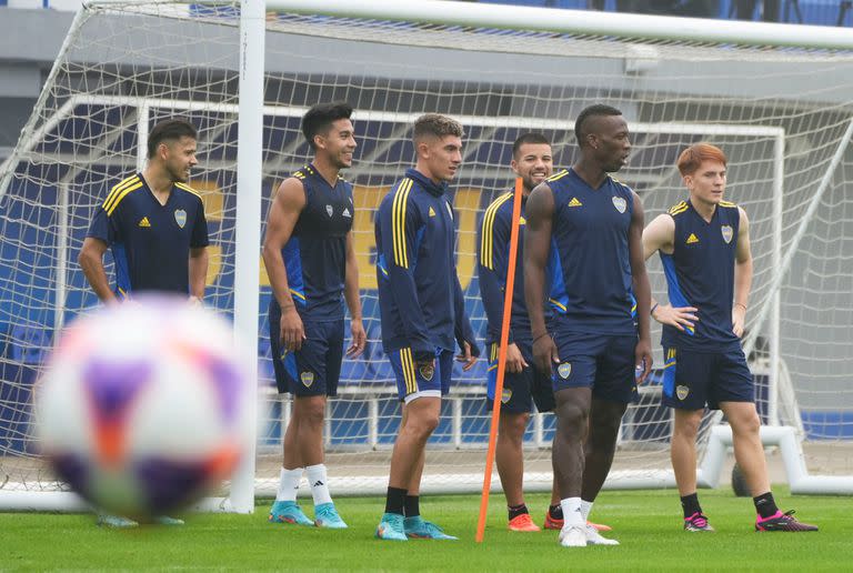 El plantel de Boca se entrena, rumbo a una semana clave