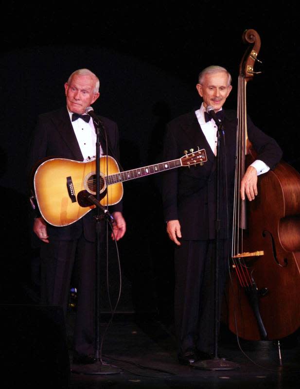 Tom and Dick Smothers in 2009<p>IMAGO/ZUMA Wire</p>