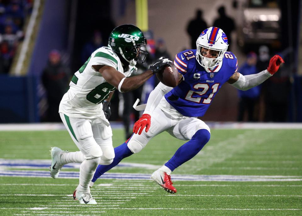 Safety Jordan Poyer rejoined his Bills teammates on Tuesday.