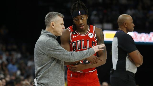 Bulls re-sign Ayo Dosunmu