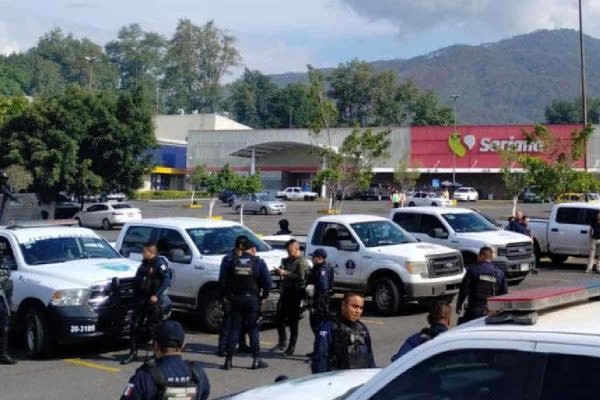 policías y agentes de la fiscalía en operativo de seguridad en uruapan, michoacán