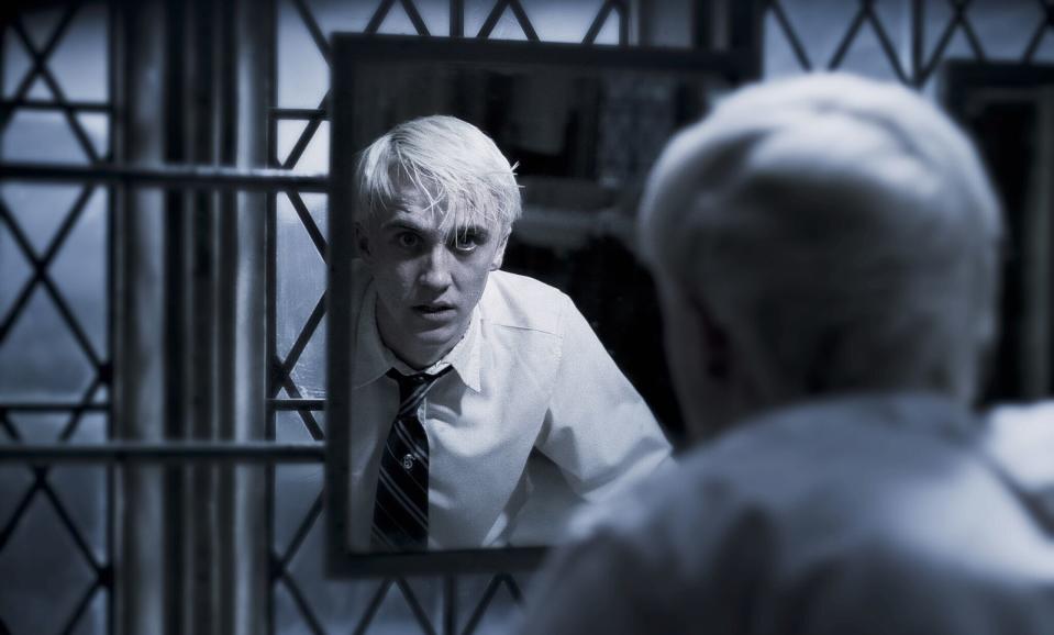 <p>Kein Hogwarts-Schüler war in der Reihe so gemein wie Draco Malfoy (Bild, Tom Felton). Neben seinem Intimfeind Harry Potter piesackte der Fiesling aus dem Hause Slytherin am liebsten den Harrys tollpatschigen Klassenkameraden Neville Longbottom (Matthew Lewis). (Bild: Warner Bros.)</p> 