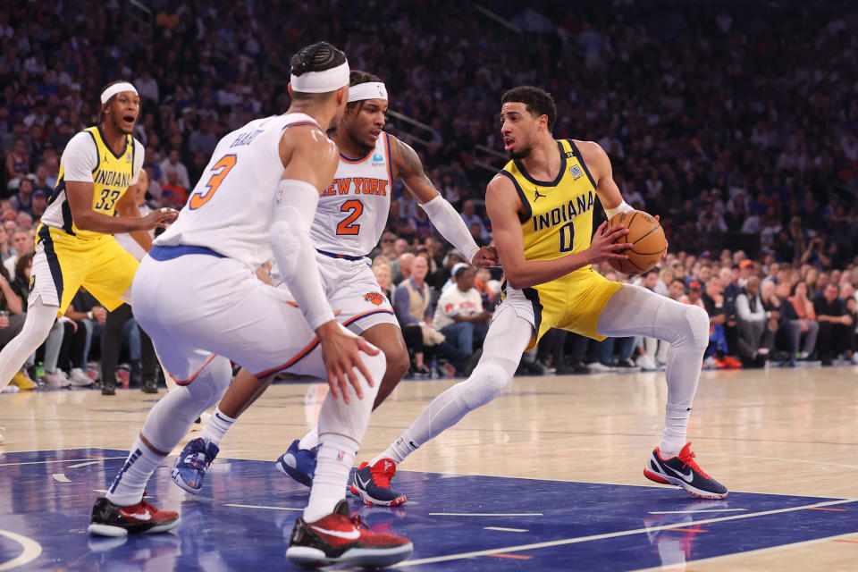 Tyrese Haliburton（持球者）領軍的印第安納溜馬在與紐約尼克的NBA季後賽第二輪搶七大戰中勝出，揮軍東區冠軍戰，對手將是波士頓塞爾蒂克。（Brad Penner-USA TODAY Sports）