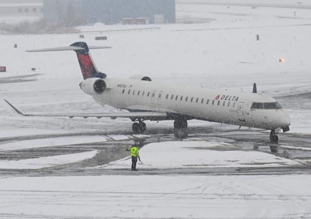 Airline waivers help travelers affected by Tuesday's winter weather