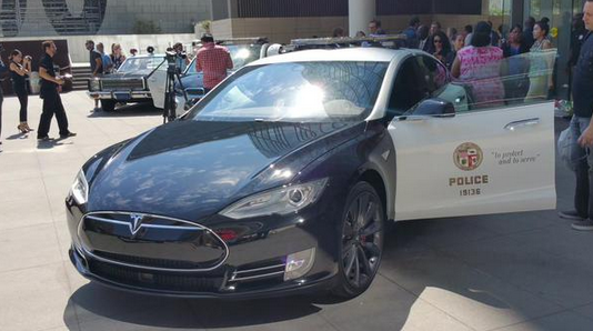 tesla-model-s-cop-car