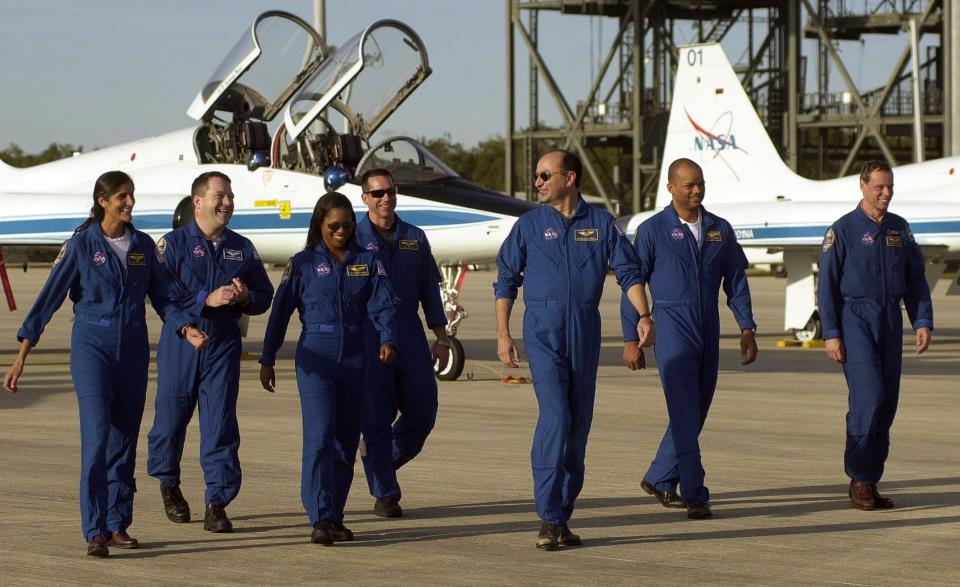 The STS-116 shuttle mission crew arrives at Kennedy Space Center for pre-launch exercises in November 2006. The crew from left to right: Suni Williams, Nicholas Patrick, Joan Higginbotham, William Oefelein, Mark Polansky, Robert Curbeam Jr. and Christer Fuglesang.