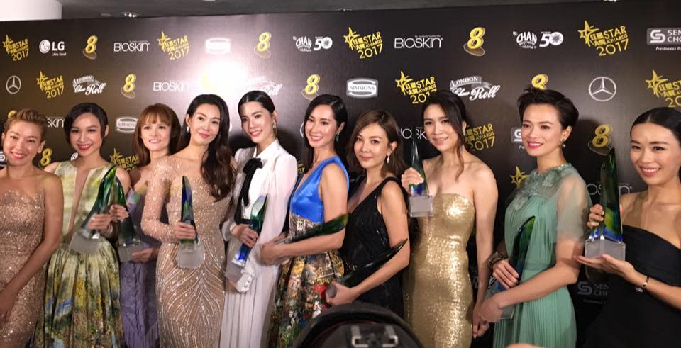 Top 10 Most Popular Female Artistes at Star Awards 2017. L-R: Kym Ng, Ya Hui, Jayley Woo, Jesseca Liu, Carrie Wong, Paige Chua, Tong Bing Yu, Sora Ma Yi Xuan, Felicia Chin, Rebecca Lim (Photo: Channel 8's Facebook page)