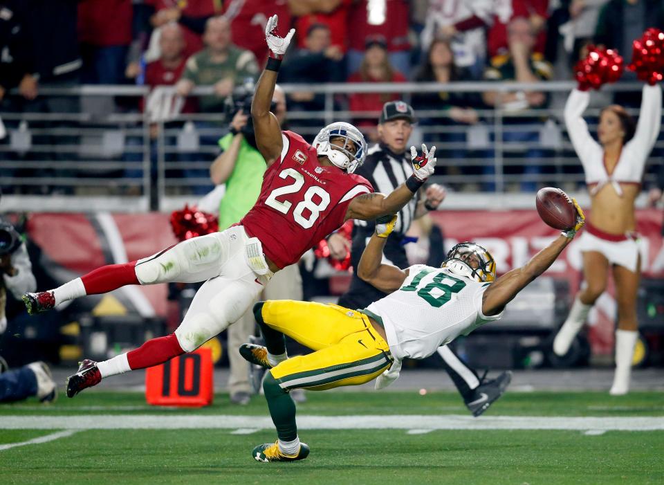 Green Bay Packers wide receiver Randall Cobb makes a one-handed catch but has it called back on a penalty.