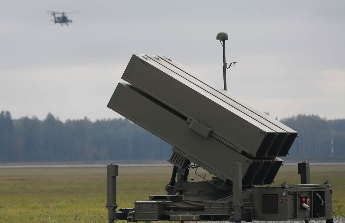 El ejército español utiliza el NASAMS durante un ejercicio militar con países de la OTAN en la base aérea de Lielvarde, Letonia, el 27 de septiembre de 2022 (  EPA/TOMS KALNINS)