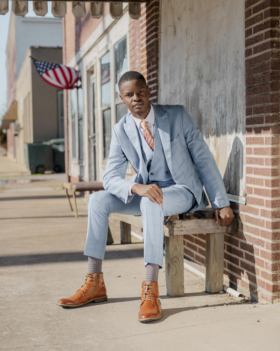 Jaylen Smith, posiblemente el alcalde afroestadounidense más joven que haya sido elegido en Estados Unidos, en el centro de Earle, Arkansas, el 4 de enero de 2023. (Houston Cofield/The New York Times)