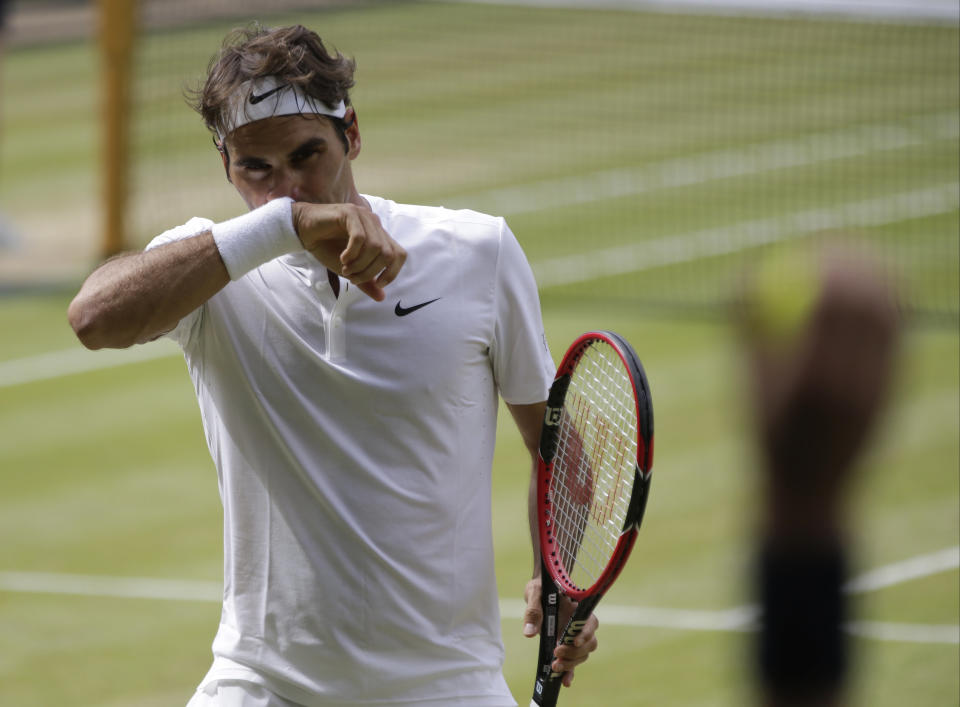 Roger Federer of Switzerland prepares to serve to Novak Djokovic of Serbia during the men's singles final at the All England Lawn Tennis Championships in Wimbledon, London, Sunday July 12, 2015. (AP Photo/Pavel Golovkin)
