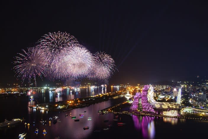 強大卡司、大港花火、平台直播　唯一跨年晚會高流幸福式