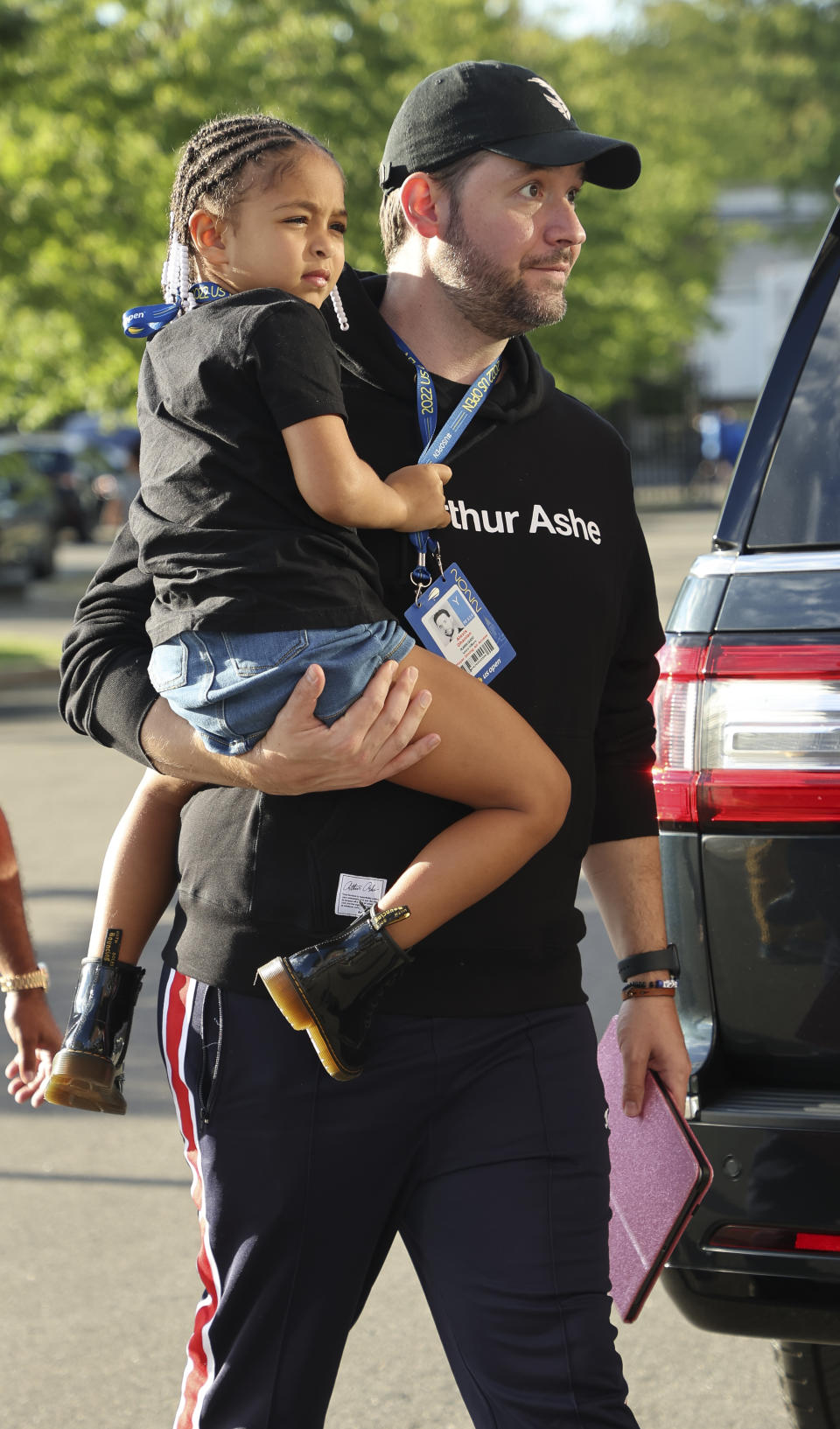 NEW YORK, NY - AUGUST 31 : Alexis Ohanian, husband of Serena Williams and their daughter Alexis Olympia Ohanian Jr attend Day 3 of the US Open 2022, 4th Grand Slam of the season, at the USTA Billie Jean King National Tennis Center on August 31, 2022 in Queens, New York City. (Photo by Jean Catuffe/GC Images)