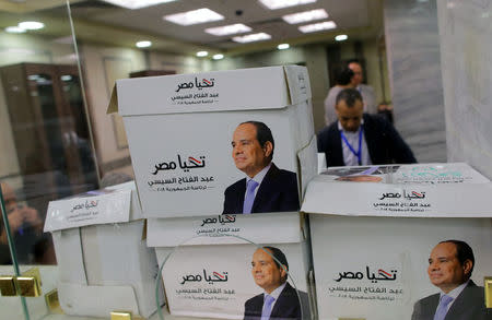 Members of the presidential campaign of Egypt's President Abdel Fattah al-Sisi count boxes containing his new presidential candidacy papers at the National Election Authority, which is in charge of supervising the 2018 presidential election in Cairo, Egypt, January 24, 2018. REUTERS/Amr Abdallah Dalsh