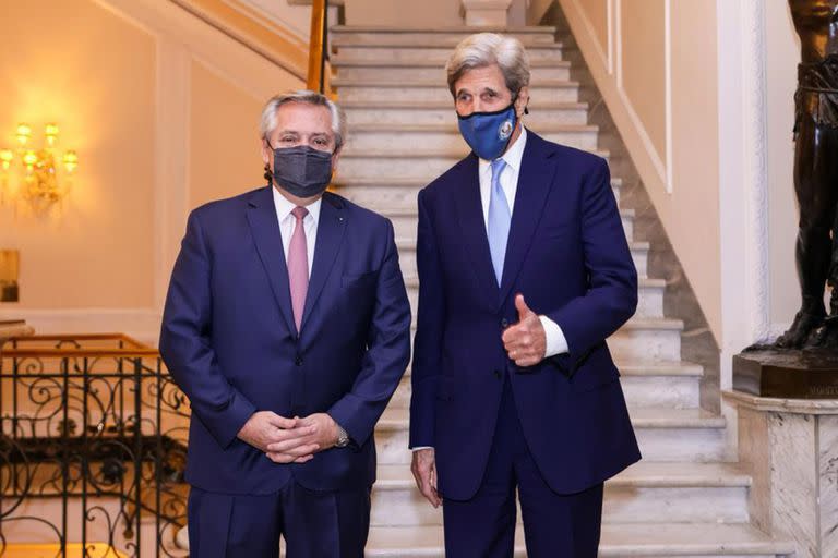 El presidente Alberto Fernández con John Kerry