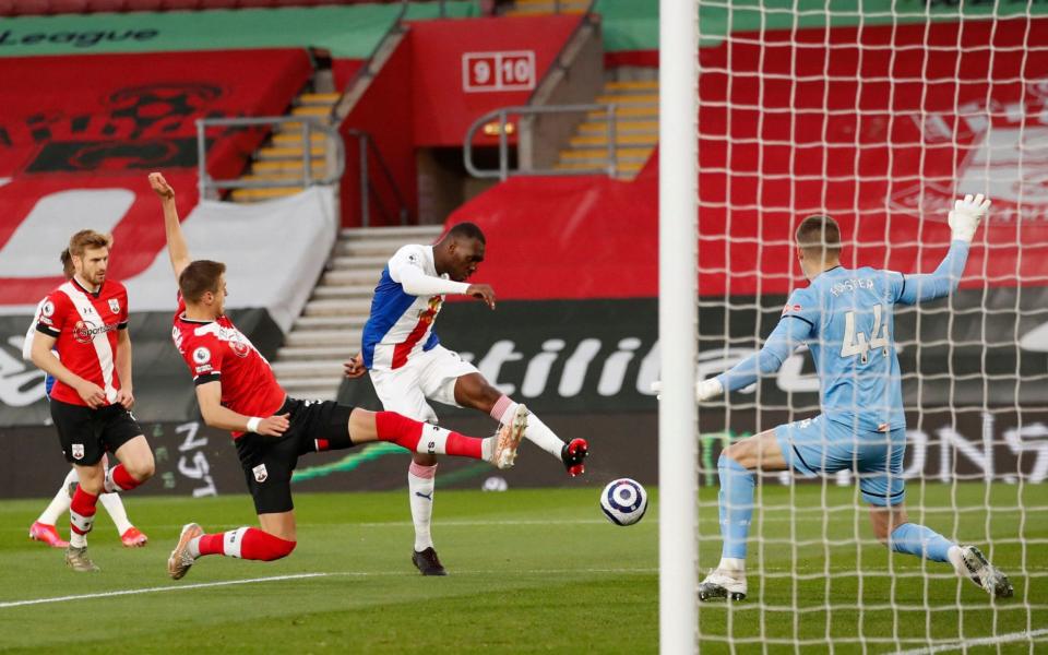 Crystal Palace's Zaire-born Belgian striker Christian Benteke (C) scores his team's opening goal during the English Premier League football match between Southampton and Crystal Palace at St Mary's - ANDREW BOYERS/AFP