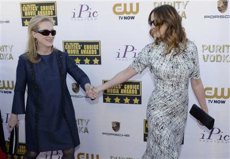 Actresses Meryl Streep (L) and Julia Roberts arrive at the 19th annual Critics' Choice Movie Awards in Santa Monica, California January 16, 2014. REUTERS/Kevork Djansezian