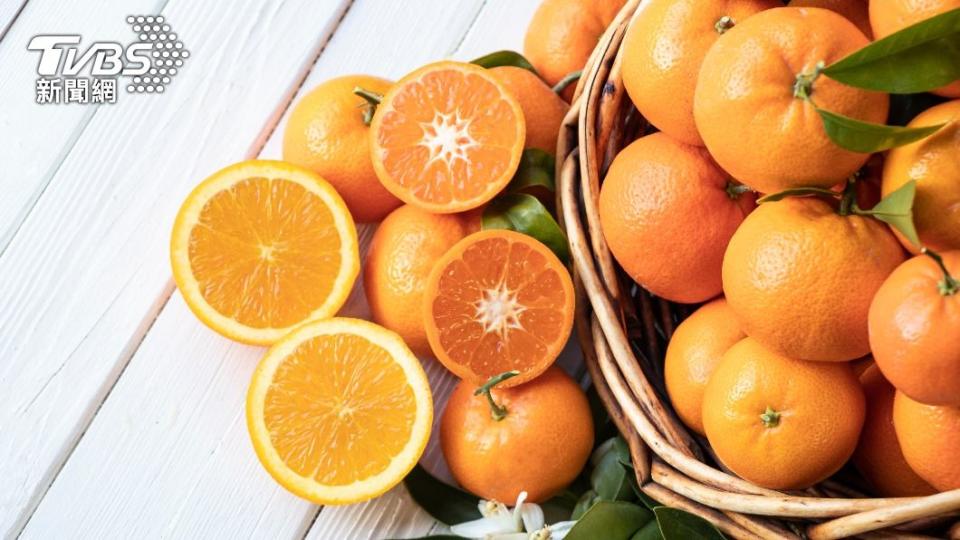 胃食道逆流急症發作時不建議食用柑橘類水果。（示意圖／shutterstock達志影像）