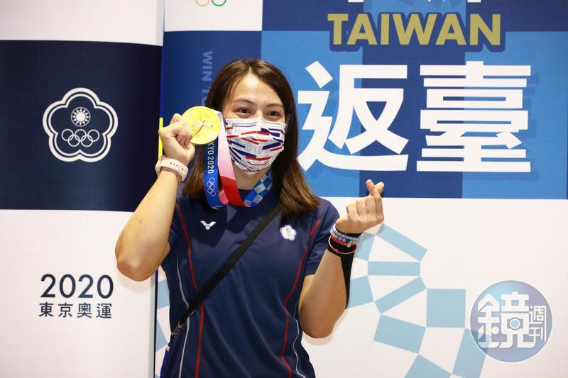 「舉重女神」郭婞淳這次在東京奧運奪下金牌，3創奧運紀錄光榮返台。