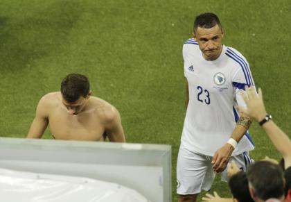 Bosnia&#39;s Edin Dzeko, left, and Sejad Salihovic leave the stadium after the group F World Cup soccer match between Nigeria and Bosnia at the Arena Pantanal in Cuiaba, Brazil, Saturday, June 21, 2014. Nigeria eliminated Bosnia-Herzegovina from World Cup contention with a 1-0 win over the tournament newcomers. (AP Photo/Fernando Llano)