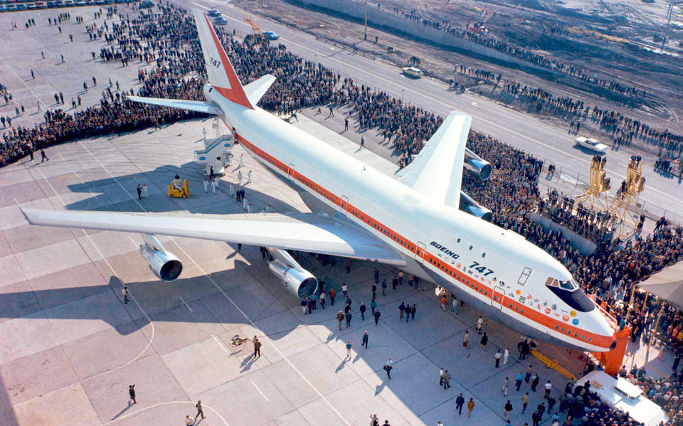 1968年首架747於廠房亮相，震驚全球。