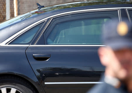 The car carrying Spain's Prime Minister Mariano Rajoy leaves the courthouse garage after he testified as a witness in the Gurtel corruption trial in San Fernando de Henares, outside Madrid, Spain July 26, 2017. REUTERS/Sergio Perez