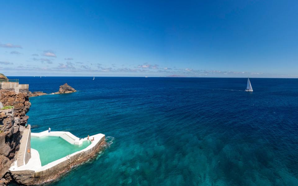 sea-edge infinity pool at the Albatroz Hotel -  Pedro M.A. Faria