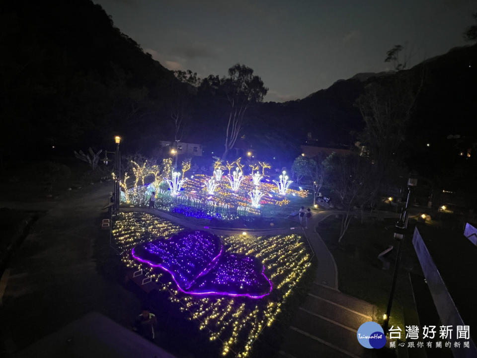 谷關溫泉公園打造「幻彩聖誕村」，夢幻感十足。