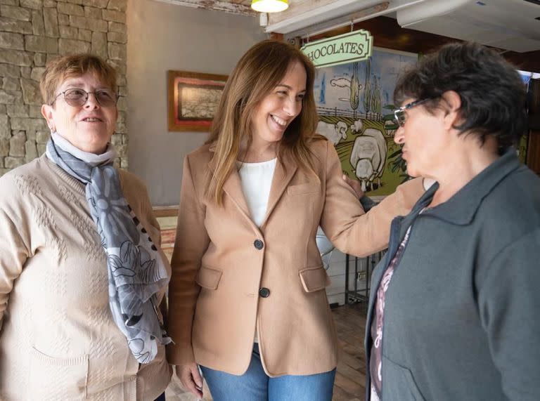 María Eugenia Vidal, hoy, en un comercio de chocolates de El Calafate