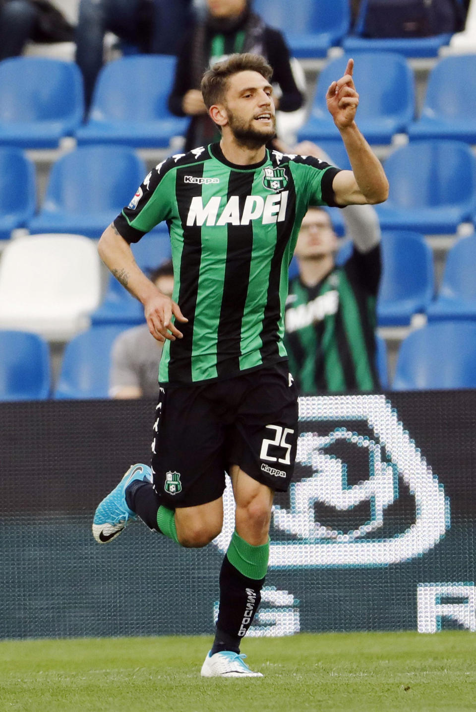 Sassuolo's Domenico Berardi celebrates after scoring during a Serie A soccer match between Lazio and Sassuolo at the Mapei stadium in Reggio Emilia, Italy, Saturday, April 1, 2017. (Elisabetta Baracchi/ANSA via AP)