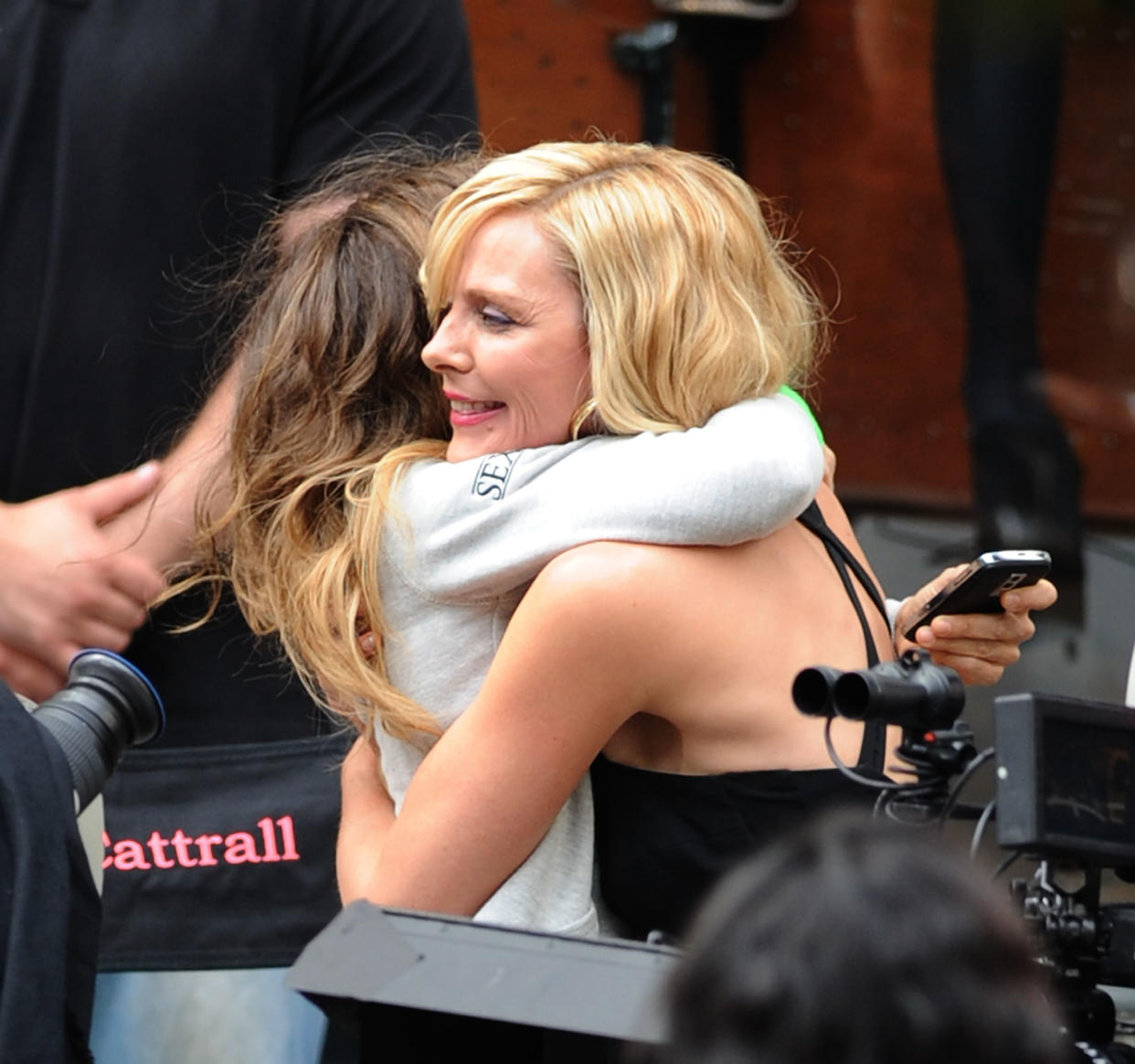 NEW YORK - SEPTEMBER 08:  Sarah Jessica Parker and Kim Cattrall filming  on location for 